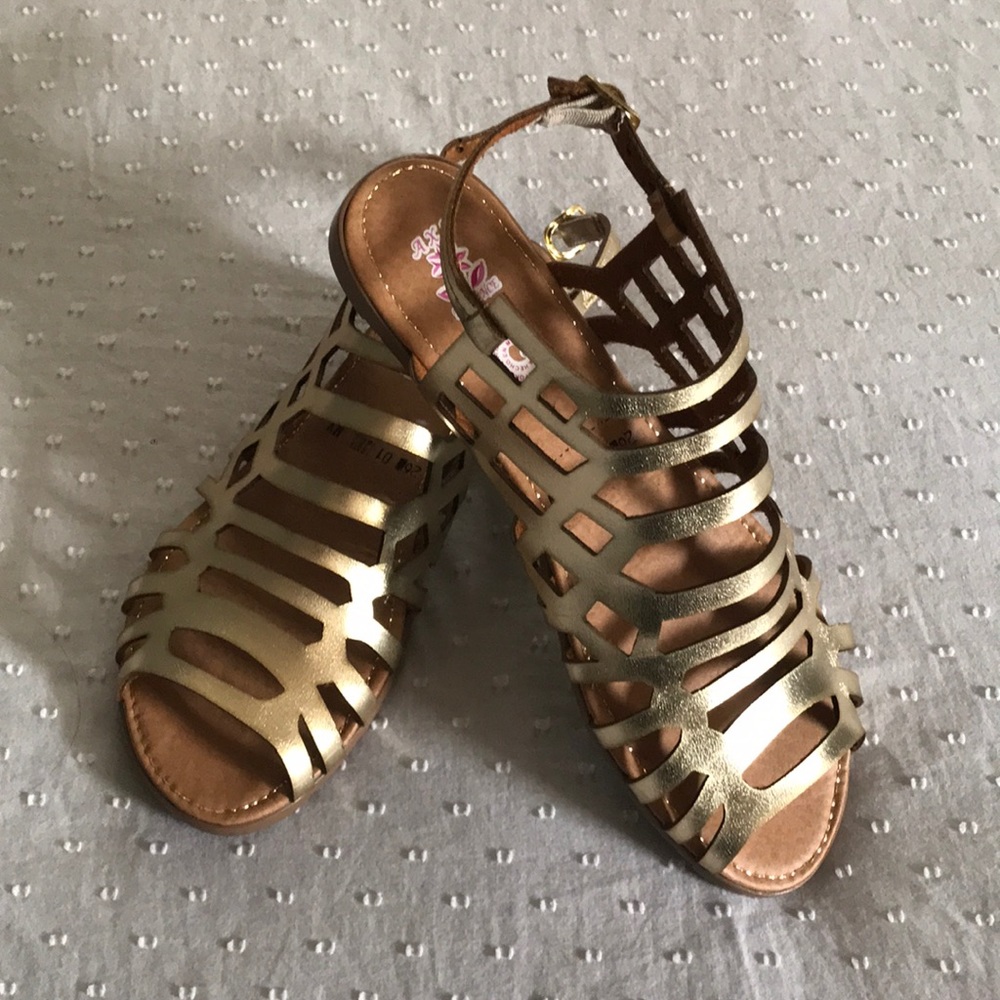 Gold sandals 👡